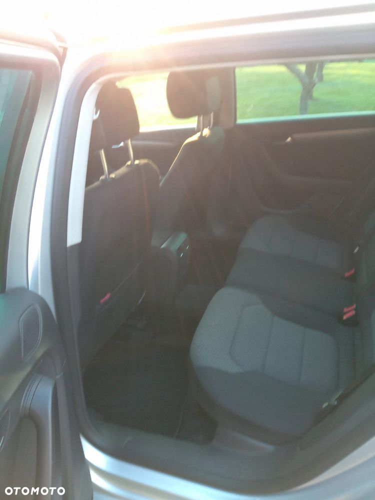 Volkswagen Passat 2.0 TDI Comfortline - 9
