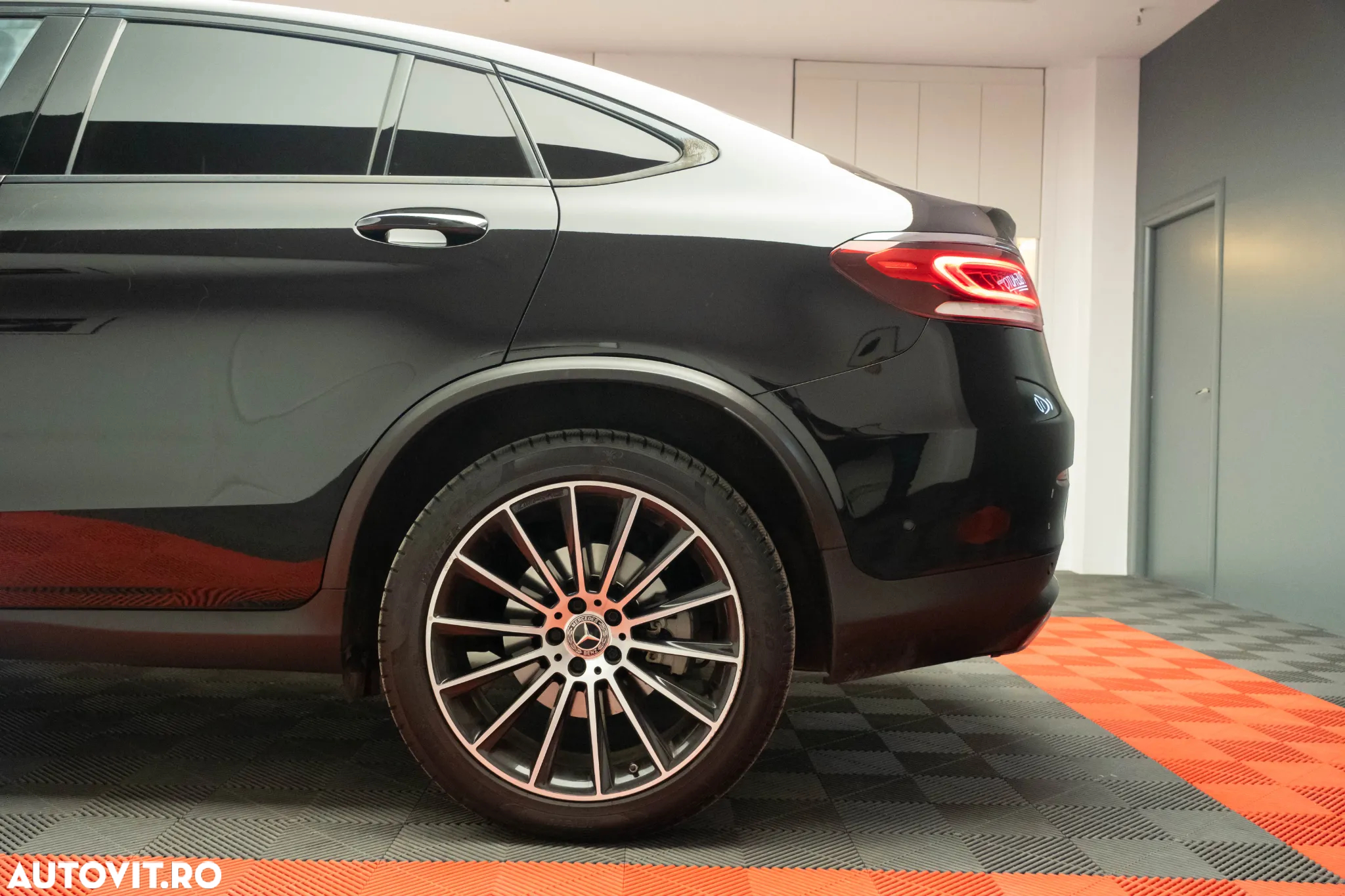 Mercedes-Benz GLC 300 e 4MATIC - 8