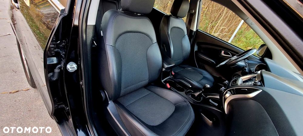 Hyundai ix35 1.7 CRDi 2WD blue Finale Gold - 26