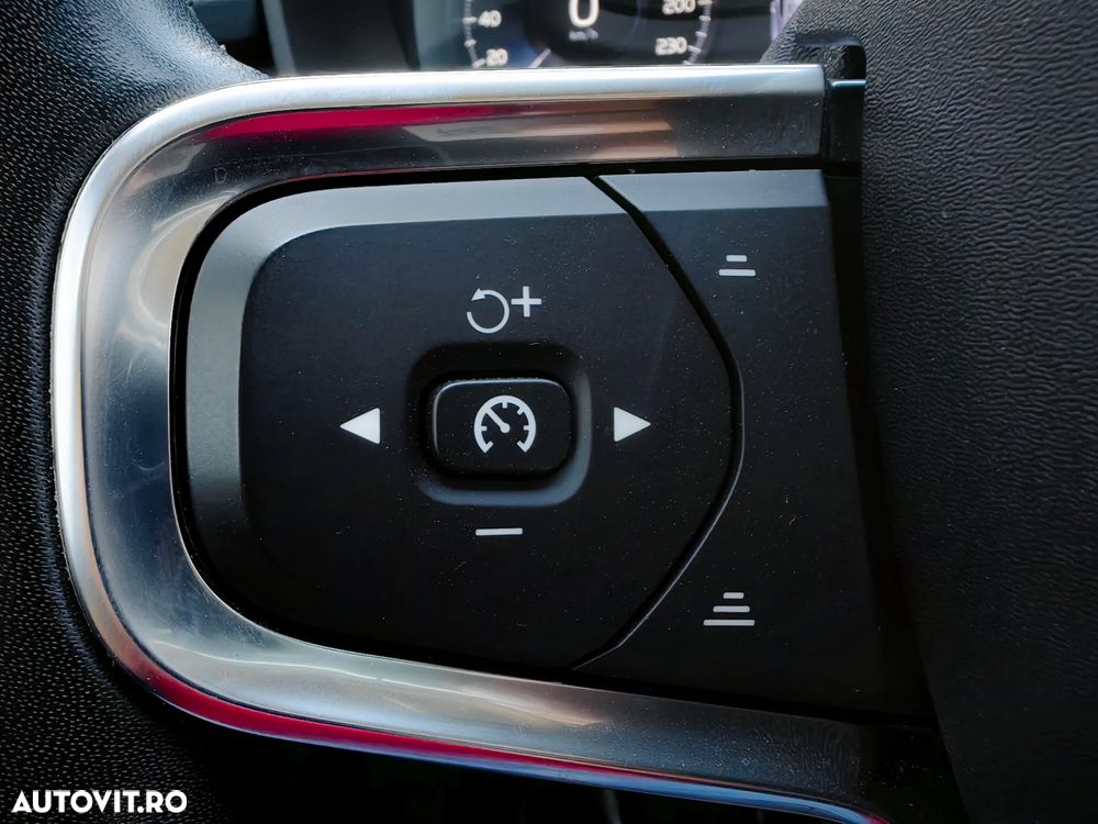 Volvo XC 40 T2 AT8 Momentum - 25