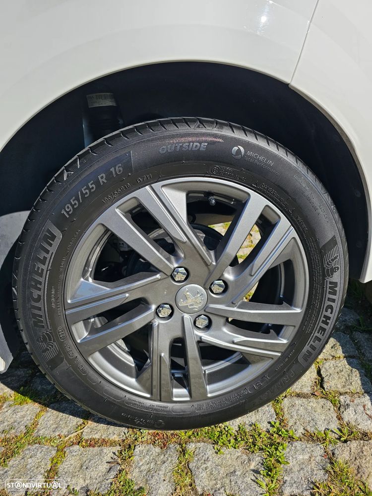 Peugeot 208 1.2 PureTech Active Pack - 12