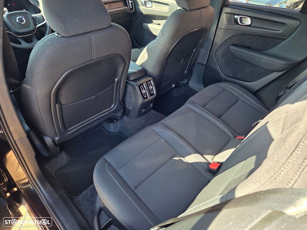 Volvo EX40 - 42