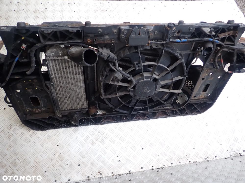 PAS PRZEDNI CHŁODNICE WENTYLATOR HYUNDAI IX 35  2.0 CRDI - 6