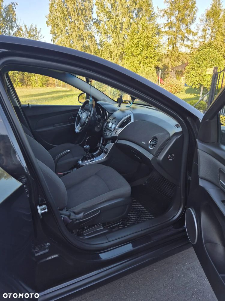 Chevrolet Cruze - 12