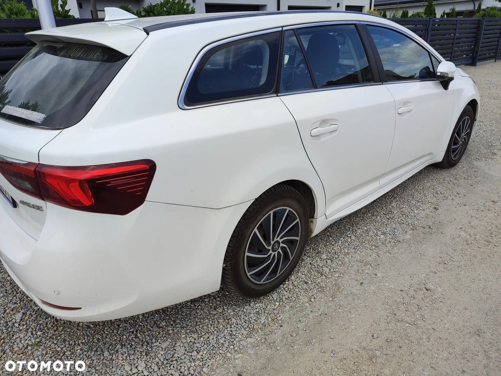Toyota Avensis 1.6 Active - 2
