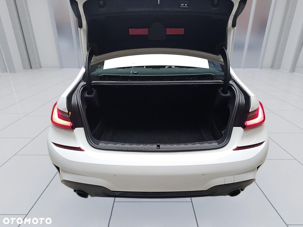 BMW Seria 3 320i xDrive M Sport sport - 21