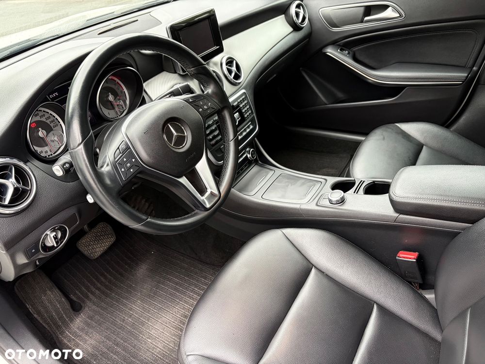 Mercedes-Benz GLA 250 4-Matic - 18