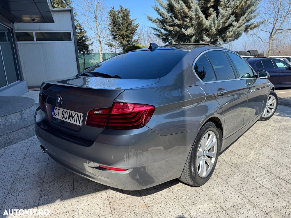 BMW Seria 5 520d Aut. Luxury Line - 2