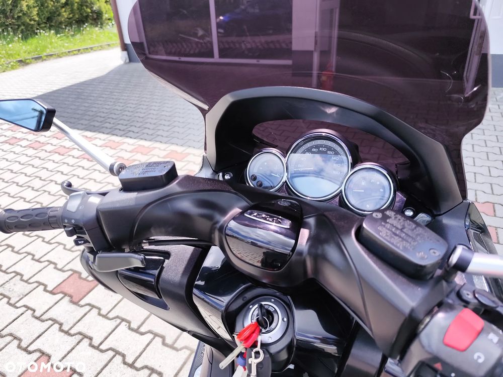 Yamaha Tmax - 25