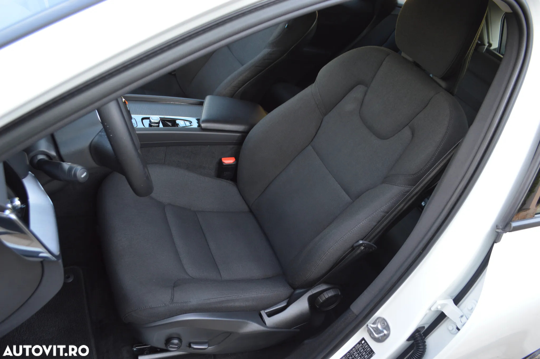 Volvo XC 60 B4 MHEV AT AWD Core - 21