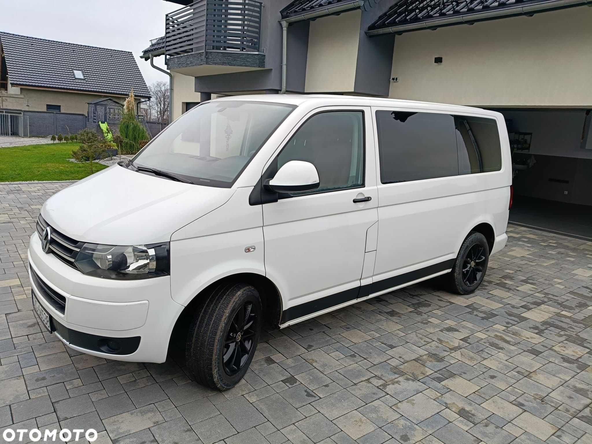 Volkswagen Caravelle - 1