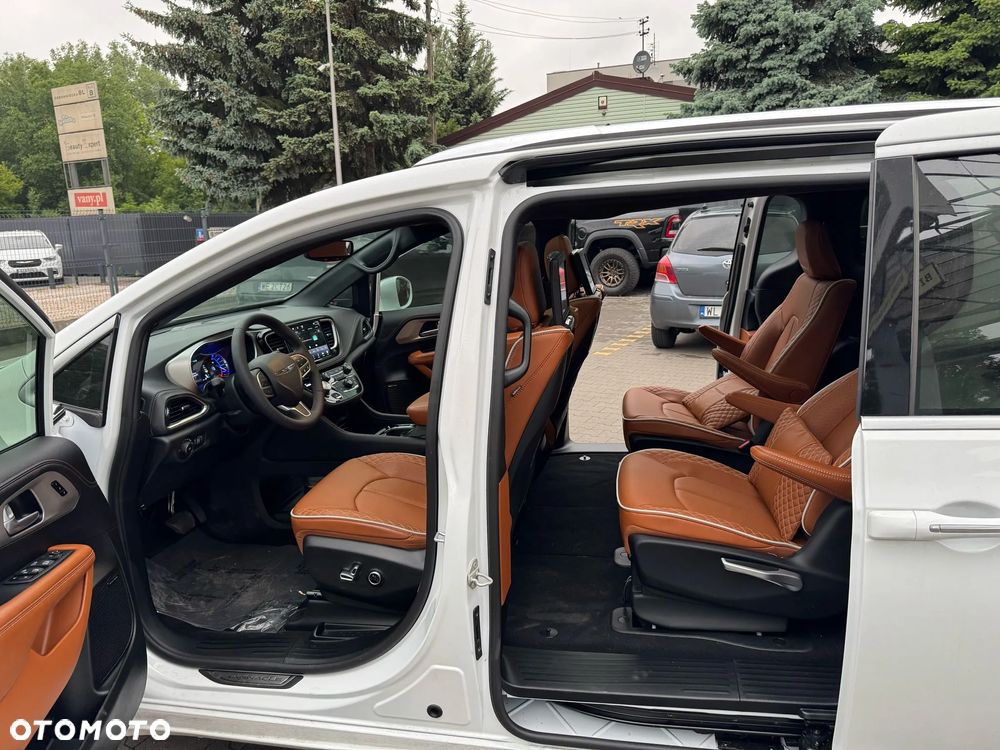 Chrysler Pacifica - 5