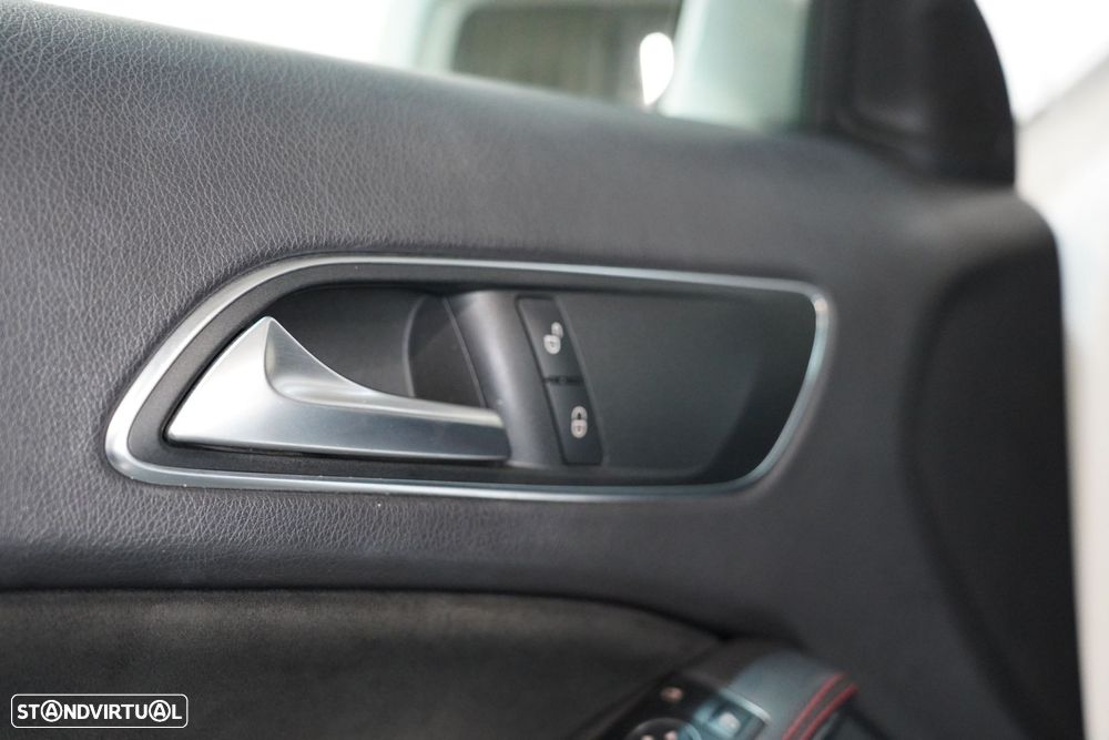 Mercedes-Benz GLA 180 CDI AMG Line - 43