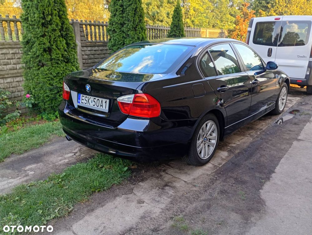BMW Seria 3 318i - 4