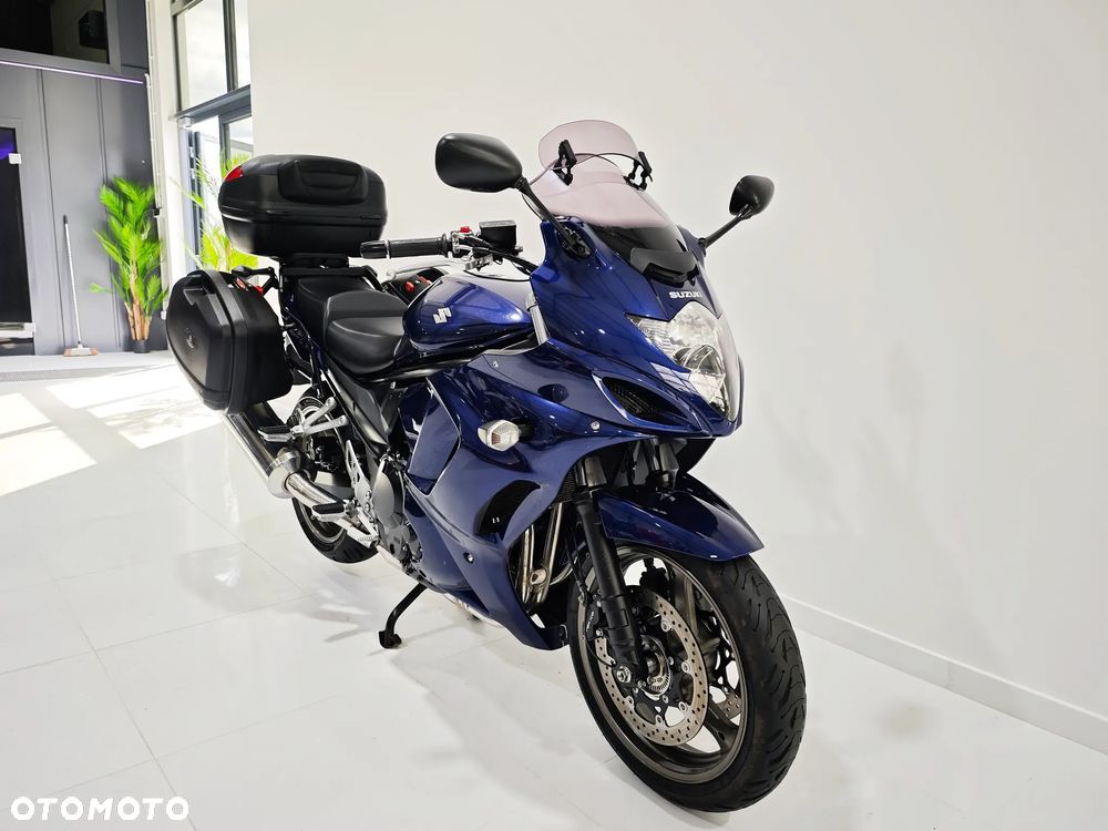Suzuki GSX - 2