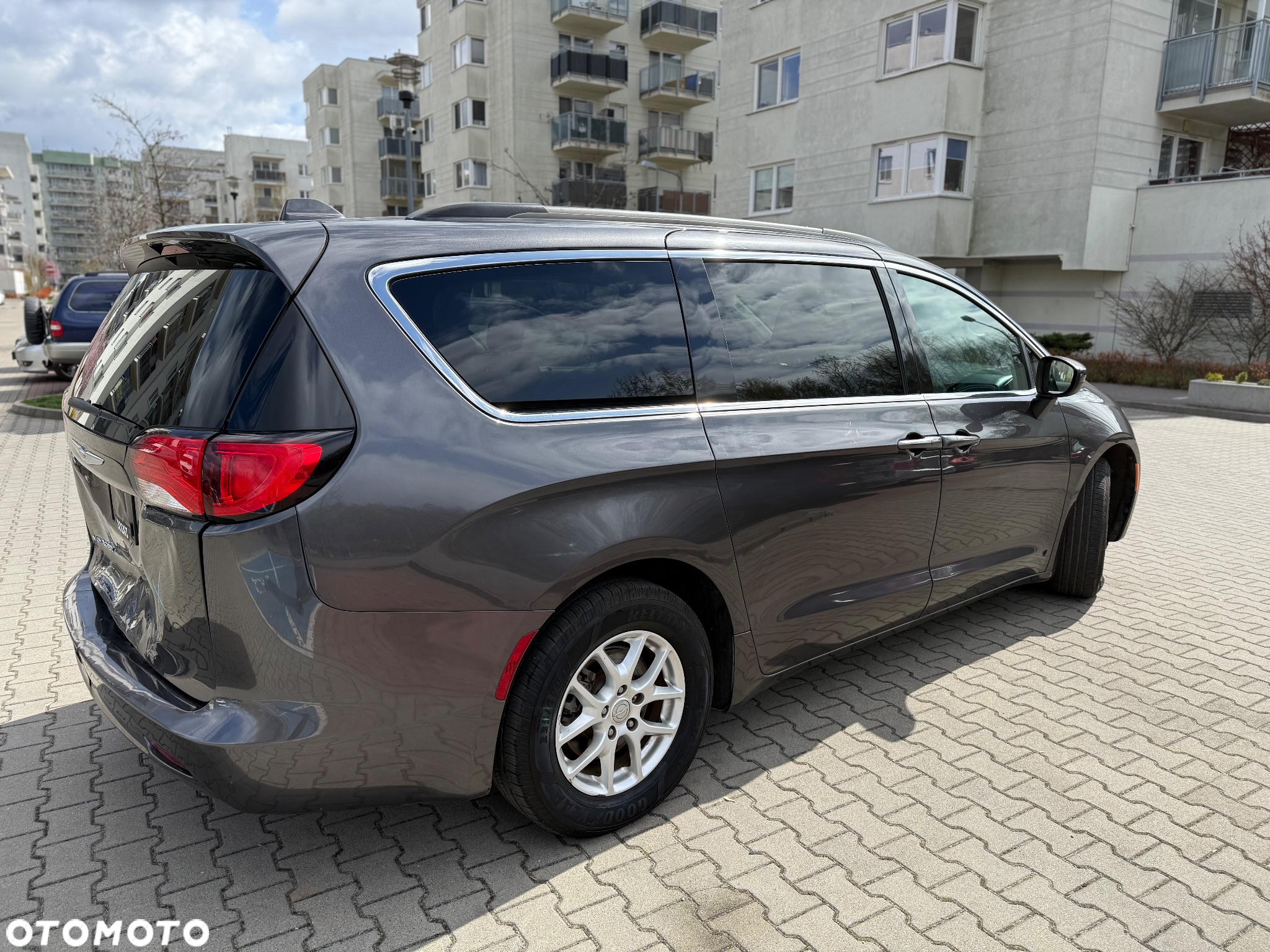Chrysler Pacifica - 4