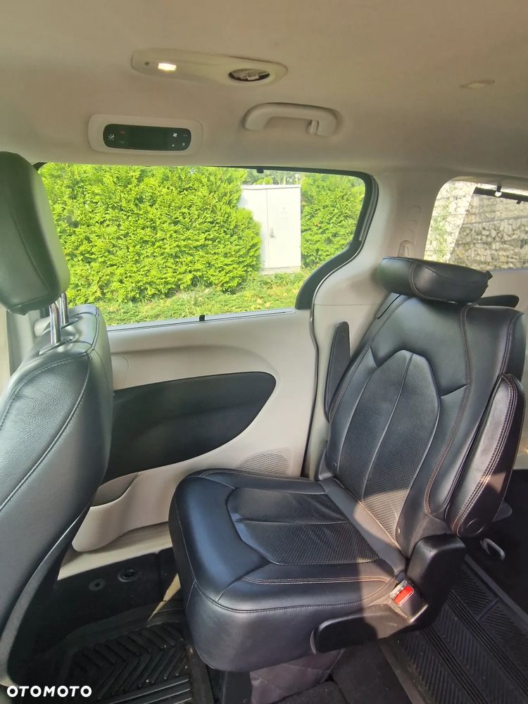 Chrysler Pacifica - 18