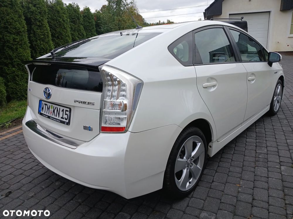 Toyota Prius (Hybrid) Executive - 12