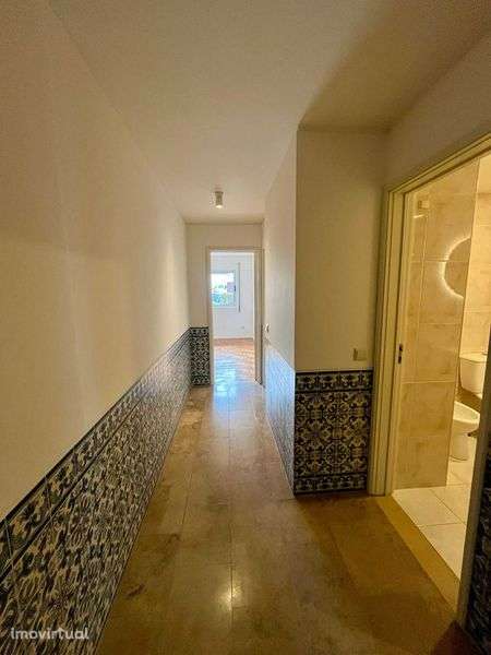 T1 Renovado em Arca d'Água | Garagem + Arrumos | Venda Particular - Grande imagem: 2/12