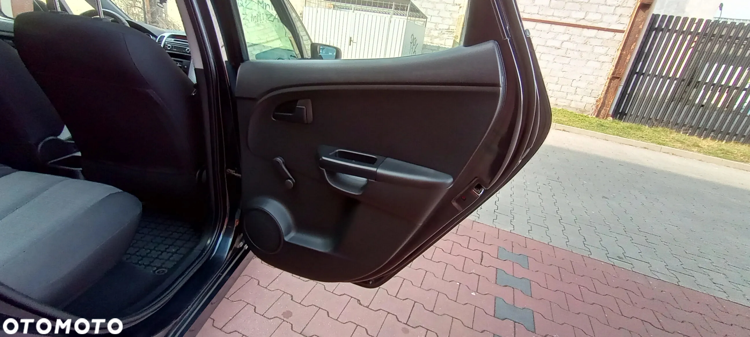 Kia Venga - 17