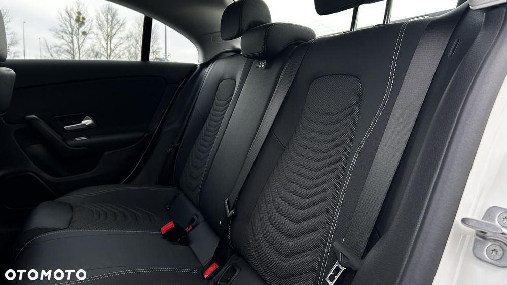 Mercedes-Benz CLA 200 7G-DCT - 26