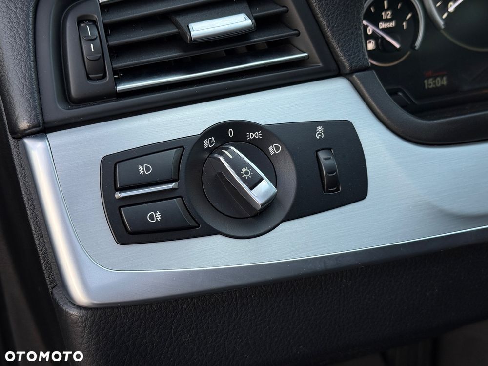 BMW Seria 5 520d xDrive - 15