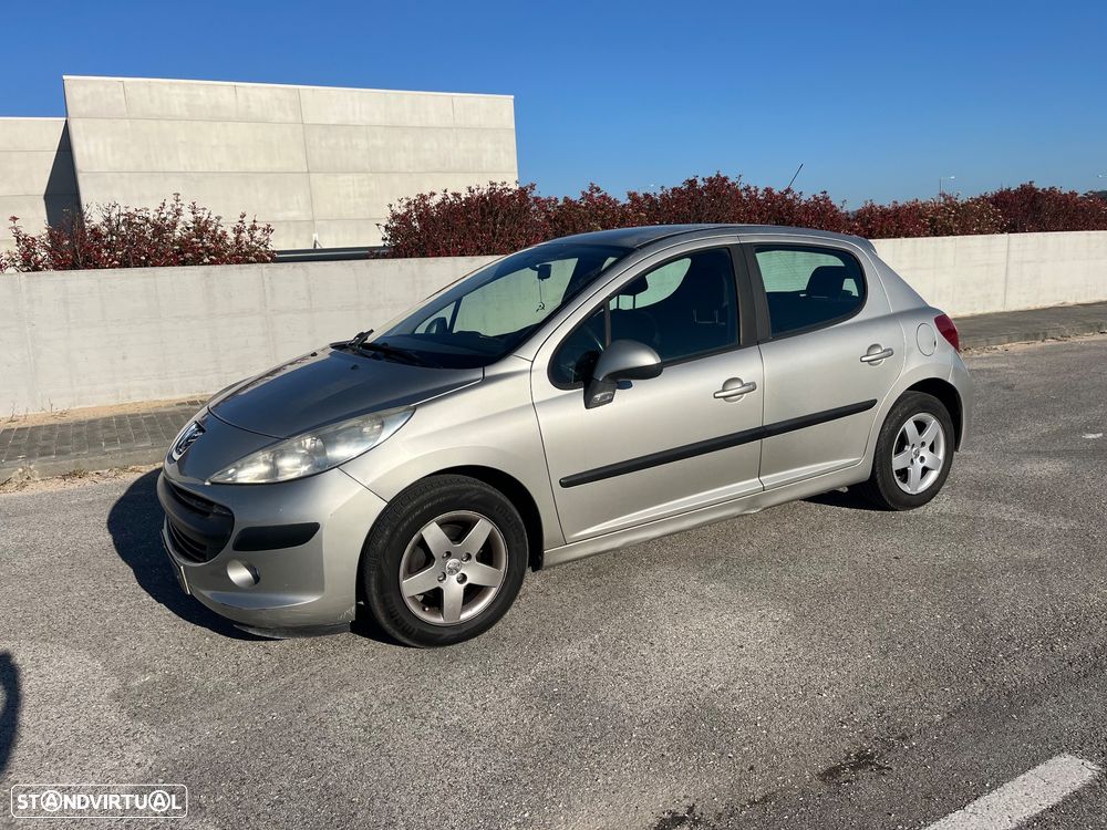Peugeot 207 - 1