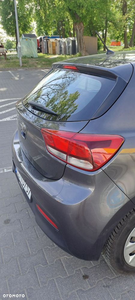 Kia Rio 1.2 L - 5