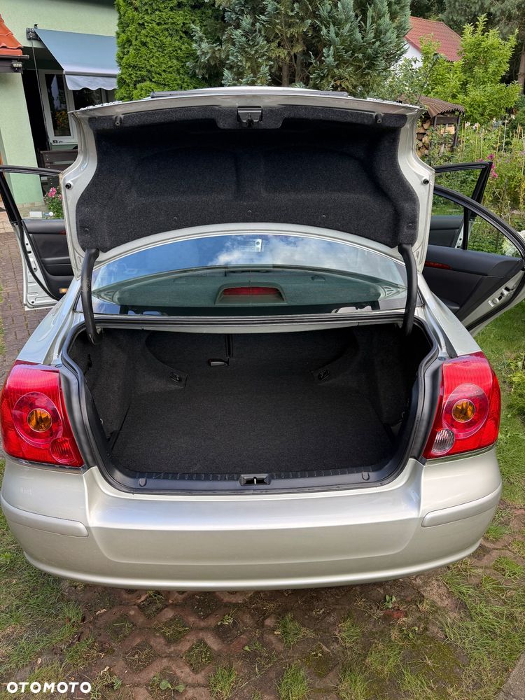 Toyota Avensis 1.8 VVT-i Sol - 15