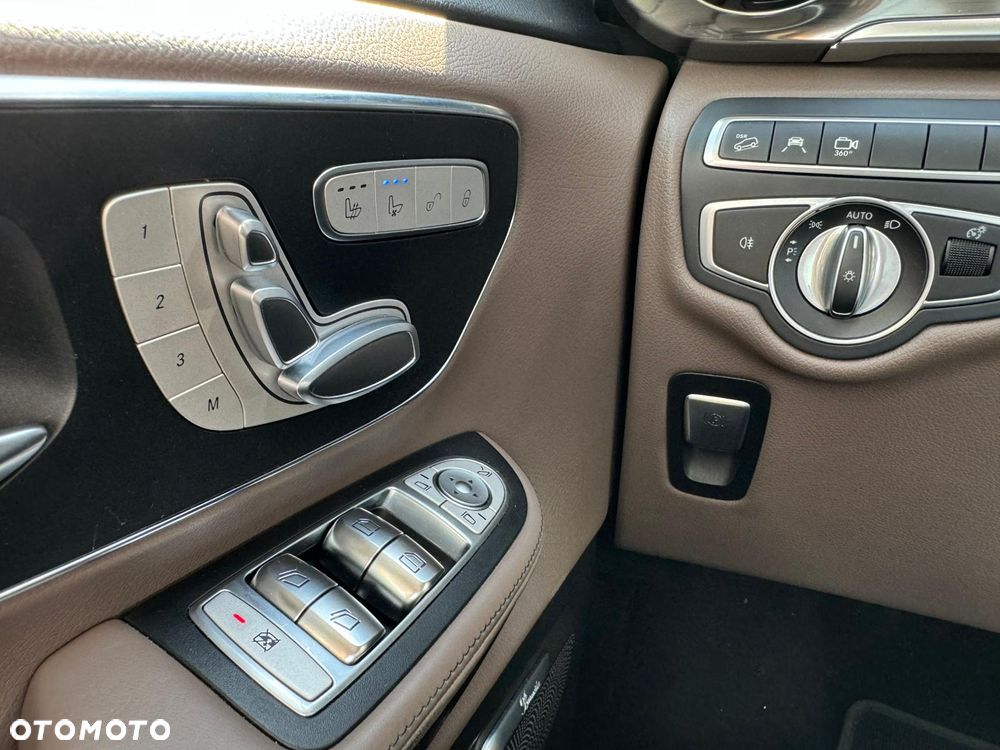 Mercedes-Benz Klasa V 300 d 4-Matic Exclusive 9G-Tronic (d³ugi) - 15
