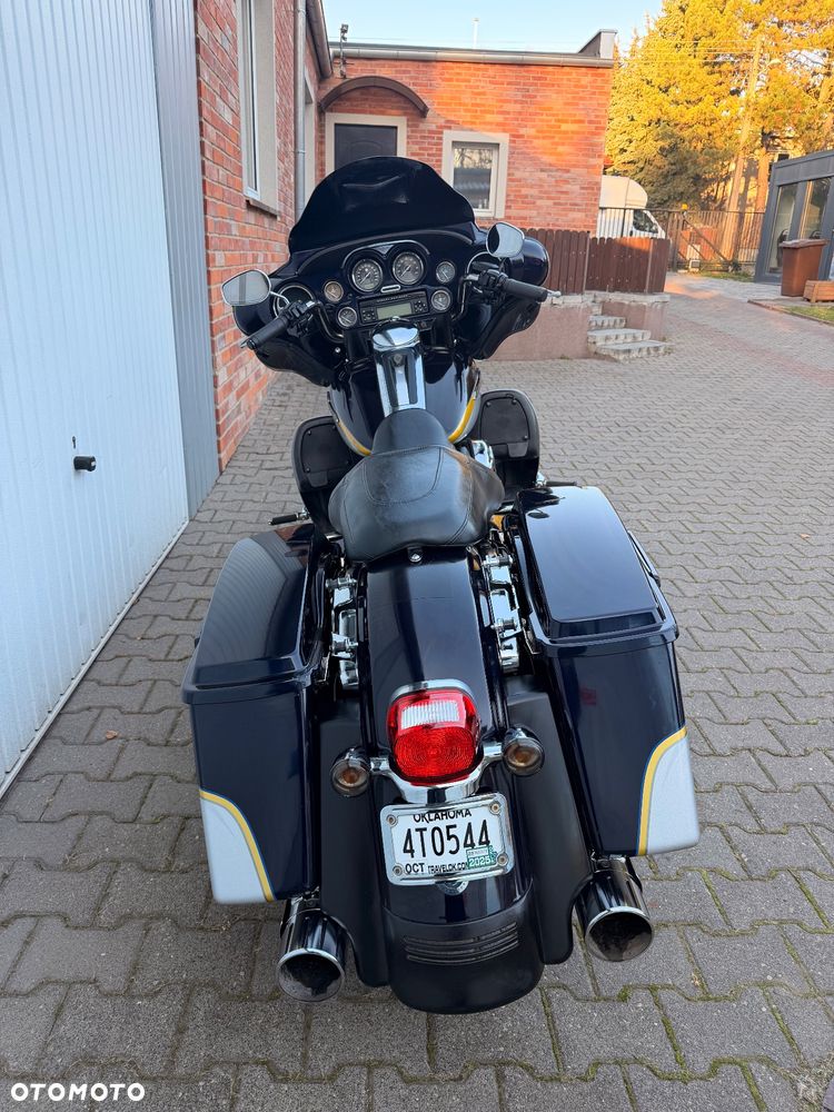 Harley-Davidson CVO Street Glide - 11