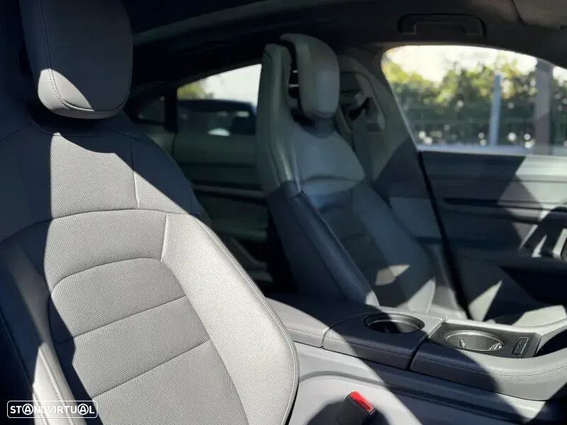 Porsche Taycan Turbo - 23