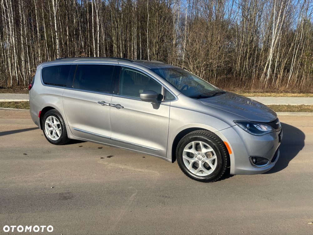 Chrysler Pacifica - 2