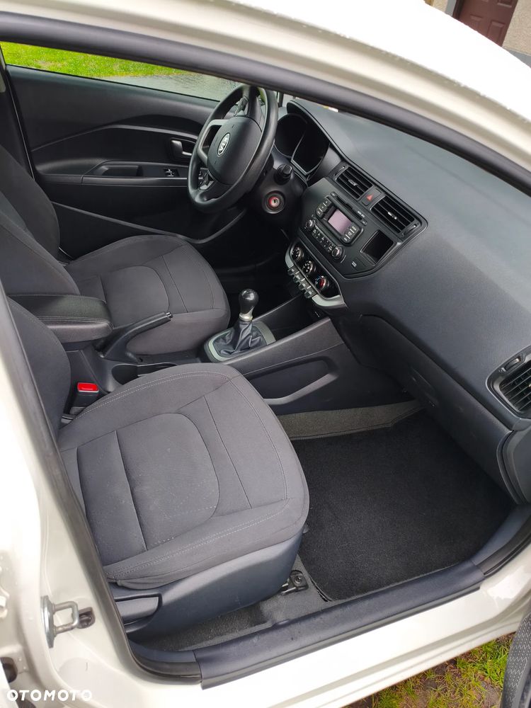 Kia Rio - 8