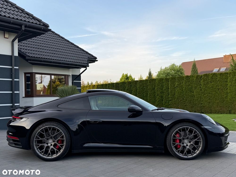 Porsche 911 Carrera 4S - 32