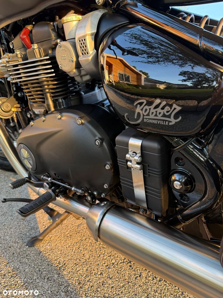Triumph Bonneville Bobber - 6