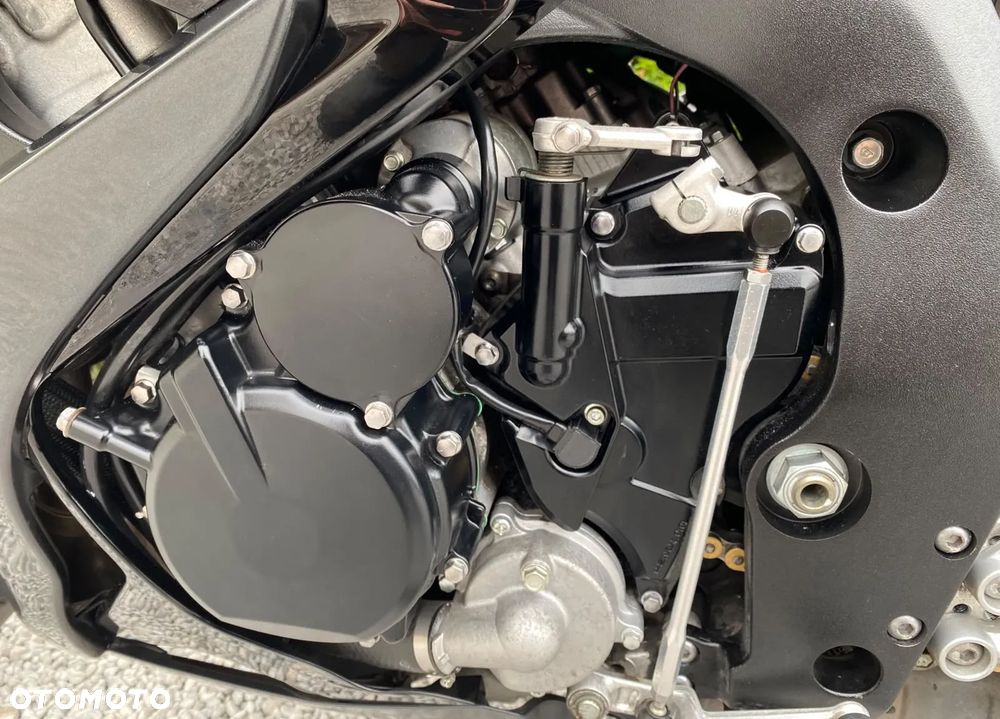 Suzuki GSX-R - 24