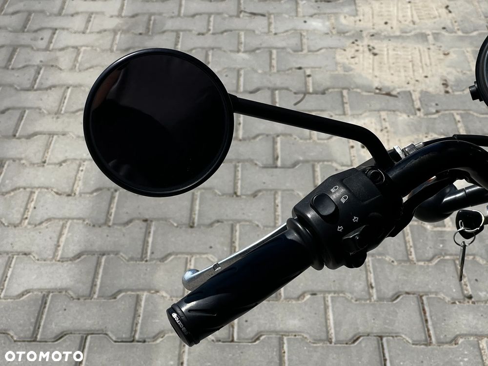 Triumph Bonneville - 15