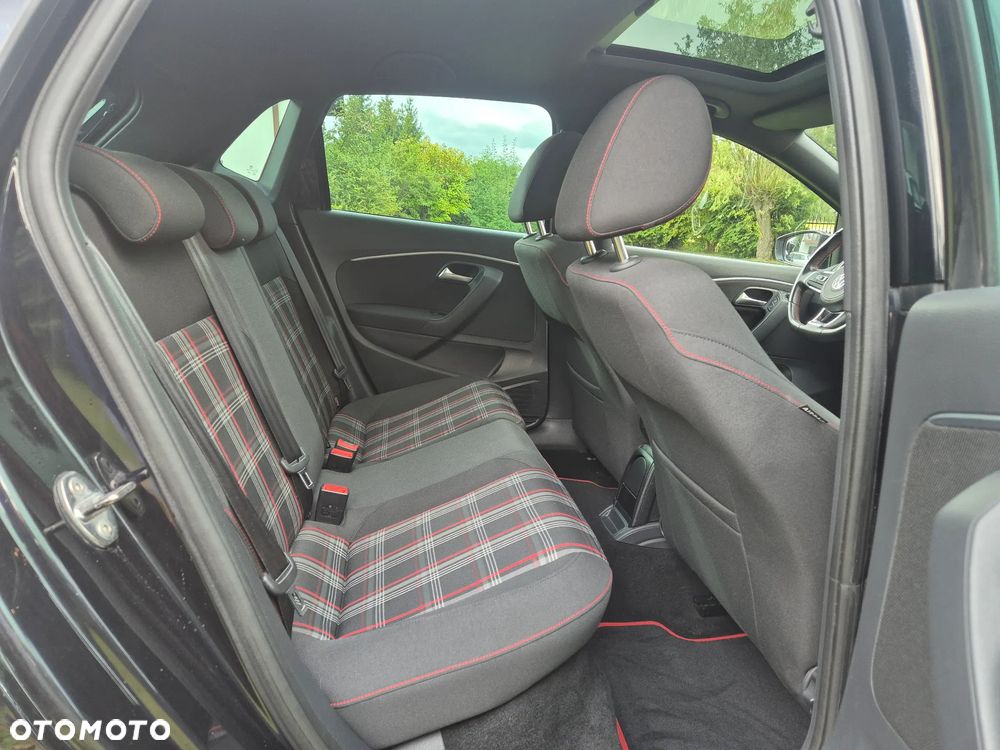 Volkswagen Polo 1.8 TSI BMT GTI - 16