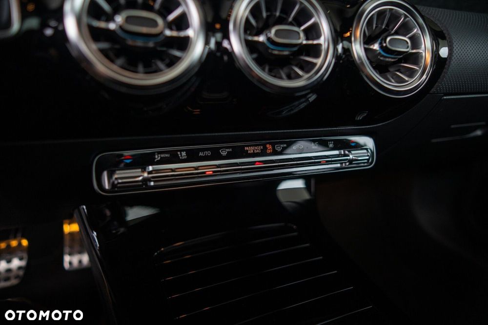 Mercedes-Benz Klasa A 250 e PHEV AMG Line 8G-DCT - 17