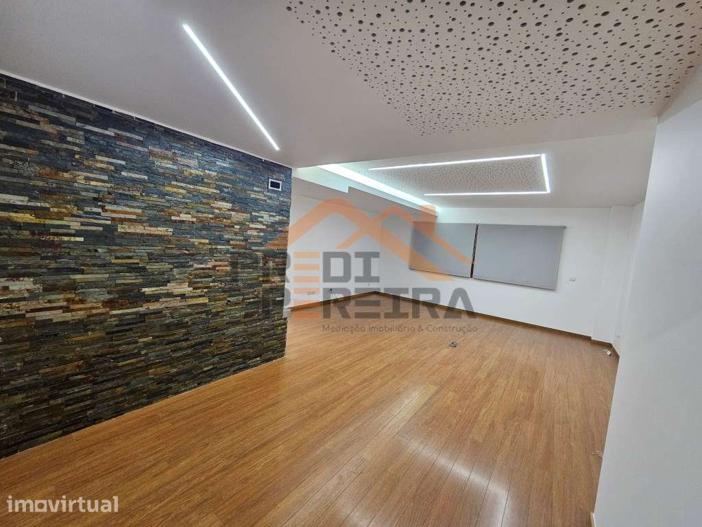 Arrendamento T3 com terraço e garagem, Urb. Jardim da Amoreira, Ram... - Grande imagem: 2/20