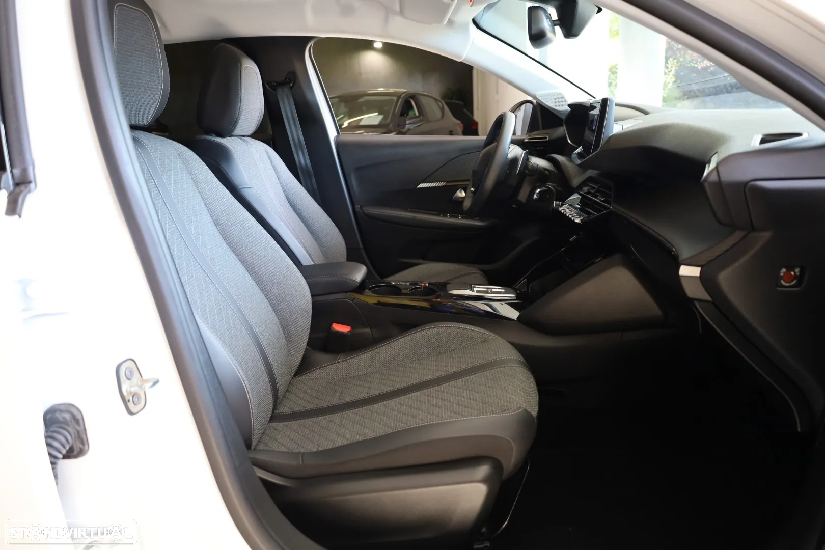 Peugeot 208 1.2 Hybrid Allure e-DCS6 - 47