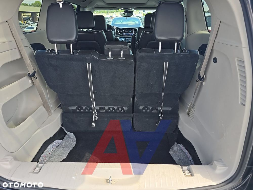 Chrysler Pacifica - 17