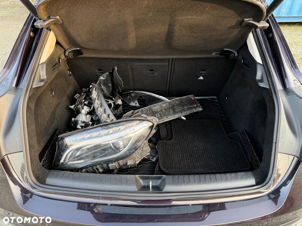 Mercedes-Benz GLA 180 Urban - 21