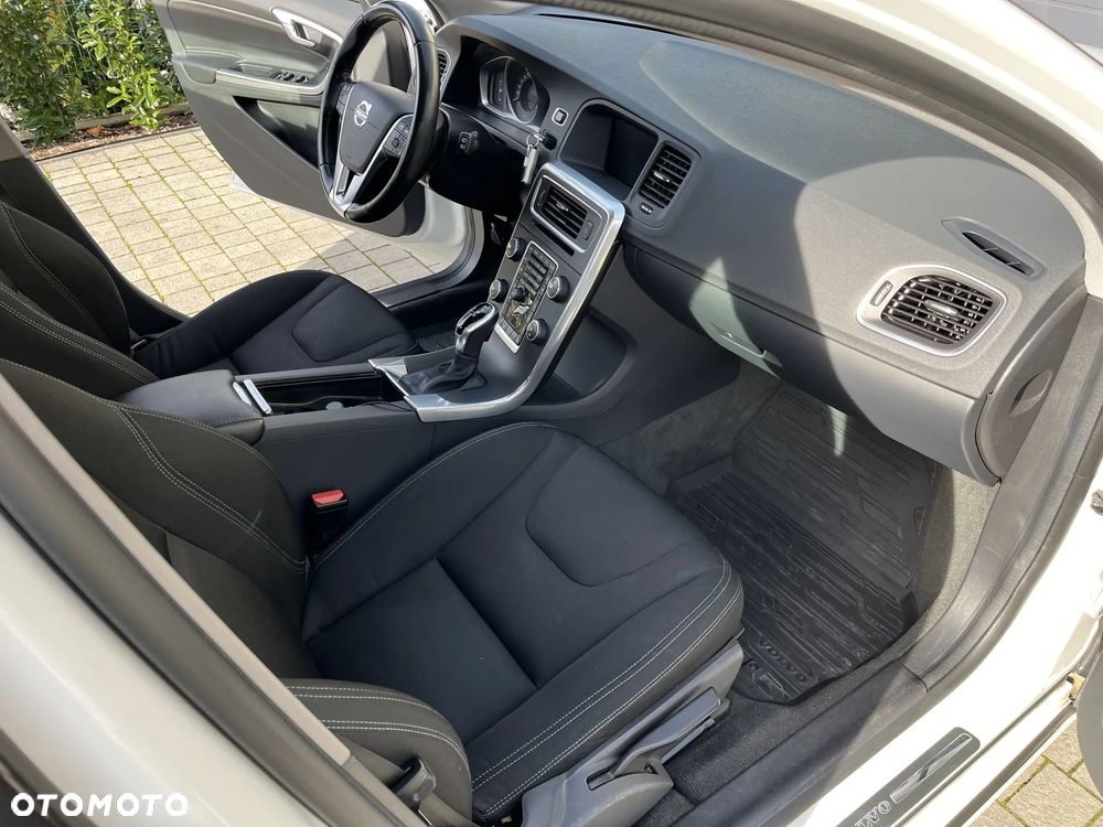 Volvo V60 T3 Drive-E Dynamic Edition (Kinetic) - 10