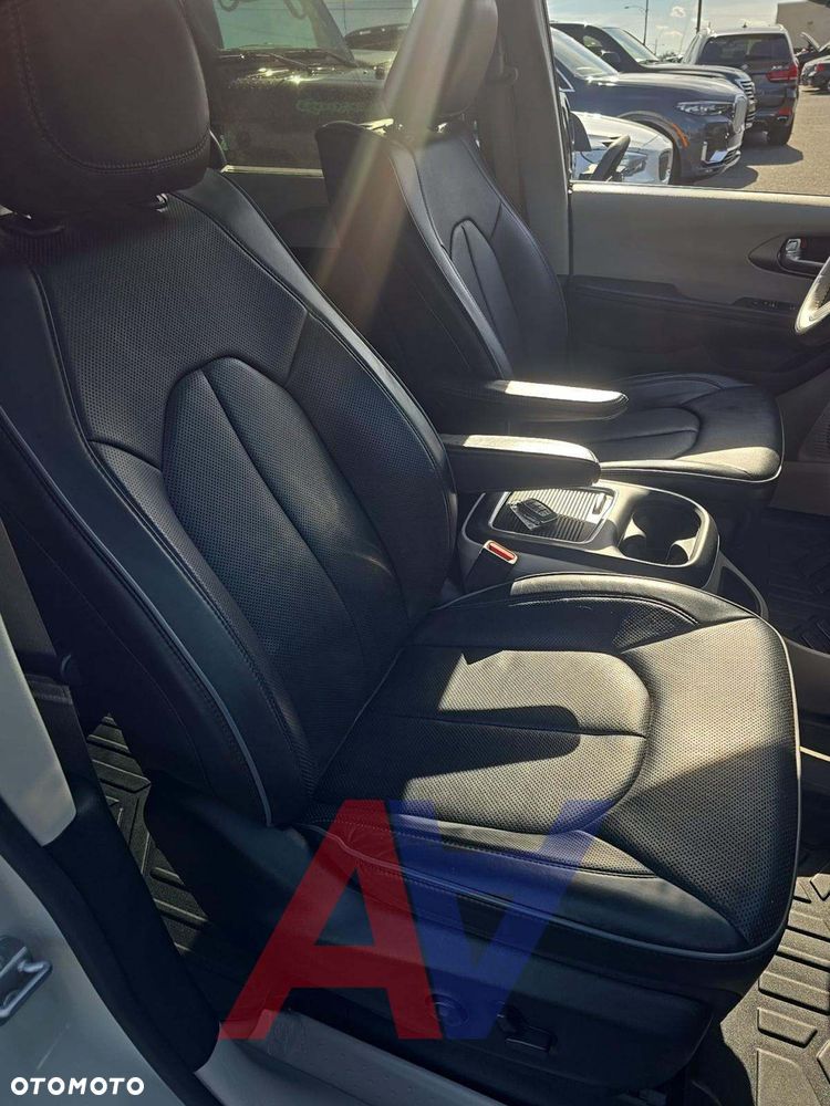 Chrysler Pacifica - 9