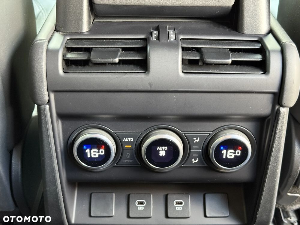 Land Rover Defender 3.0 D300 mHEV X-Dynamic SE - 18