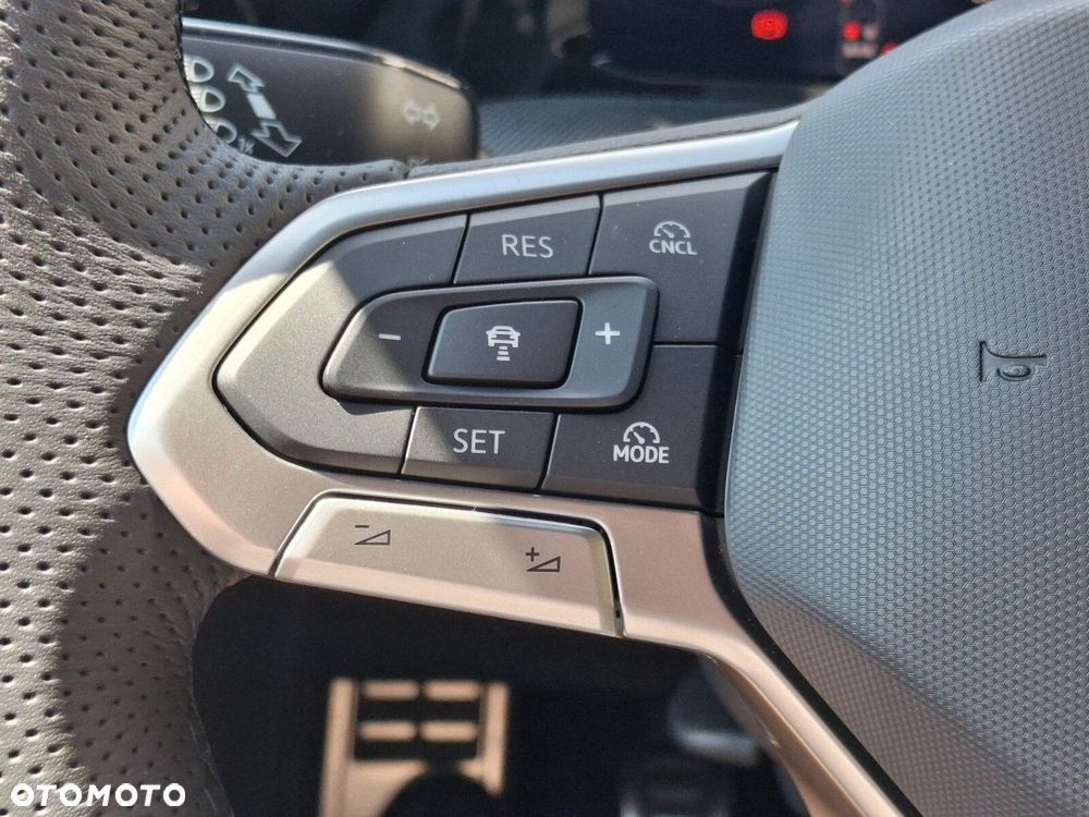 Volkswagen Golf 1.5 TSI R-Line Plus - 26