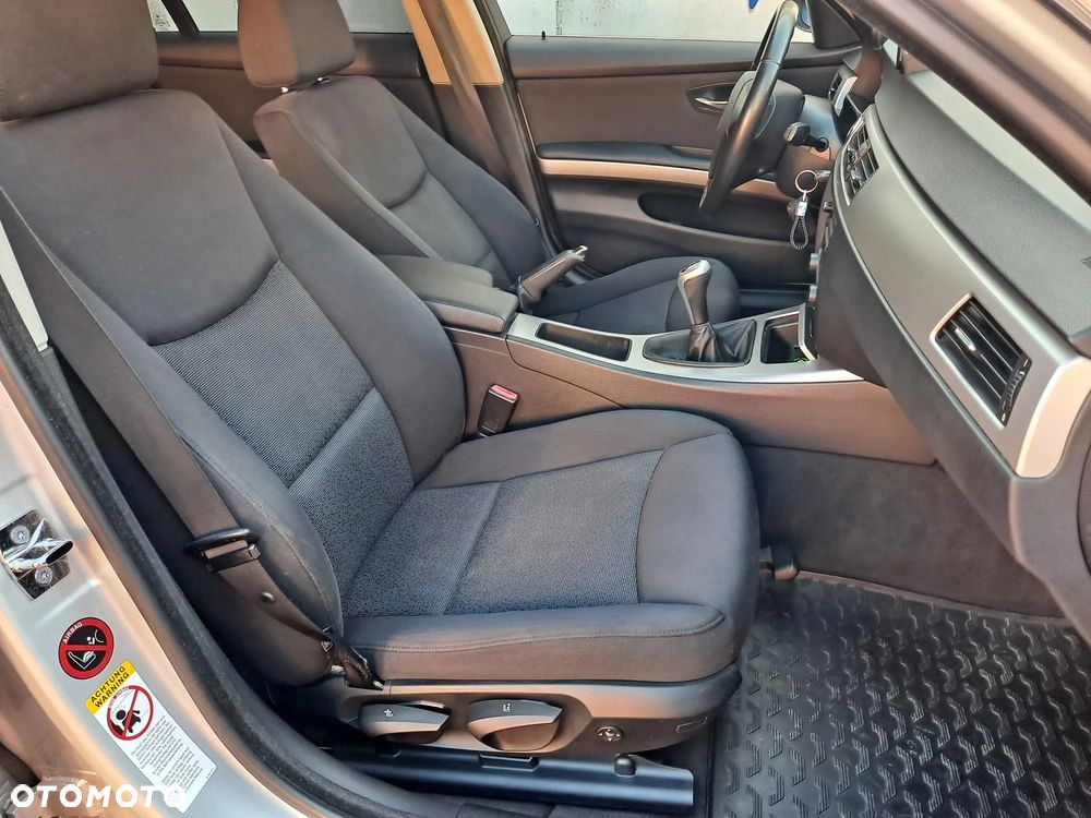 BMW Seria 3 325i - 20