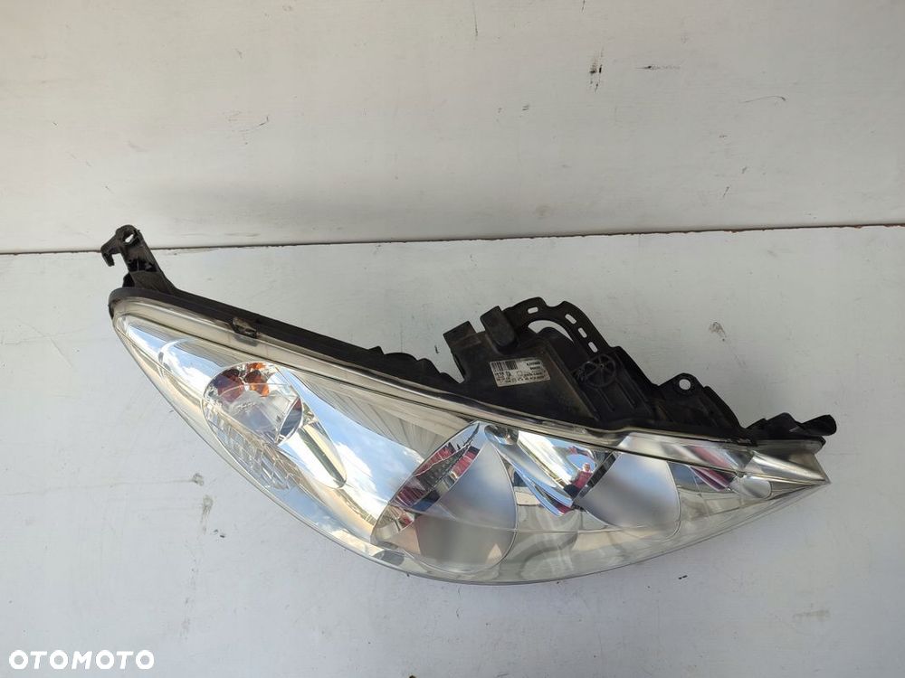 Lampa prawy przód PEUGEOT 207 LIFT EUROPA 06-12 89900879 - 2